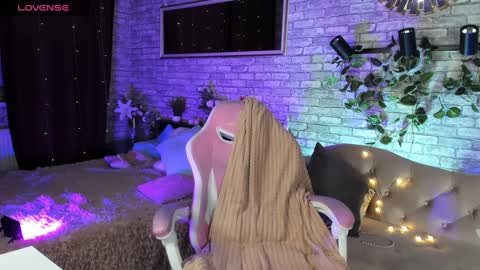 alex_howell online show from January 2025 08:37:02 PM