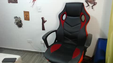 Snapshot of alex_parker07 chatting on December 2024 10:56:01 PM Alex Parker online show from December 2024 10:56:01 PM