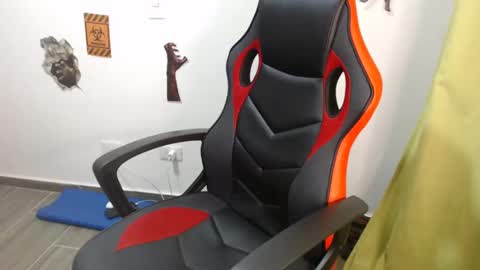 Snapshot of alex_parker07 chatting on December 2024 12:44:01 AM Alex Parker online show from December 2024 12:44:01 AM