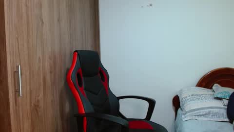 Snapshot of alex_parker07 chatting on December 2024 10:22:01 PM Alex Parker online show from December 2024 10:22:01 PM