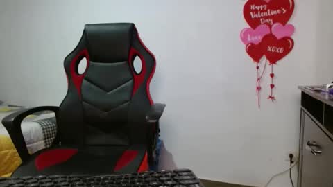 Snapshot of alex_parker07 chatting on February 2025 01:27:01 AM Alex Parker online show from February 2025 01:27:01 AM