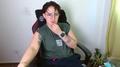 Snapshot of alex_parker07 chatting on March 2025 09:26:01 PM Alex Parker online show from March 2025 09:26:01 PM