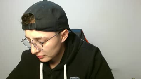 Snapshot of alex_parker07 chatting on September 2025 11:43:01 PM Alex Parker online show from September 2025 11:43:01 PM