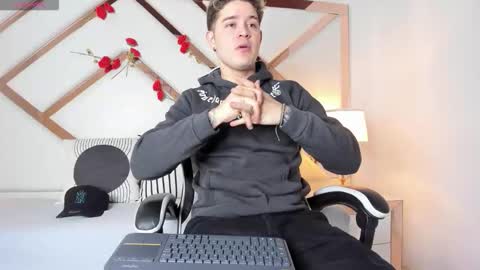 Snapshot of alex_pierce_ chatting on February 2026 08:05:01 PM Alex online show from February 2026 08:05:01 PM