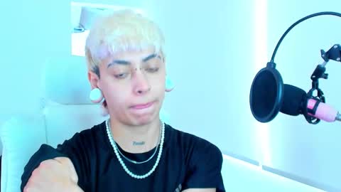 Snapshot of alex_poett chatting on November 2025 06:08:01 PM Residente0xxx online show from November 2025 06:08:01 PM