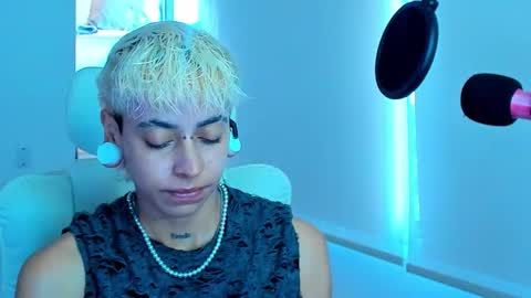 Snapshot of alex_poett chatting on November 2025 02:50:01 PM Residente0xxx online show from November 2025 02:50:01 PM