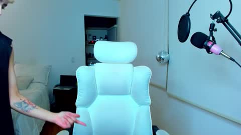 Snapshot of alex_poett chatting on February 2026 06:40:02 AM Residente0xxx online show from February 2026 06:40:02 AM