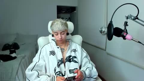 Snapshot of alex_poett chatting on February 2026 10:20:02 AM Residente0xxx online show from February 2026 10:20:02 AM