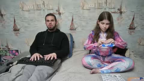 Alex and Sarah online show from October 2025 08:29:02 PM