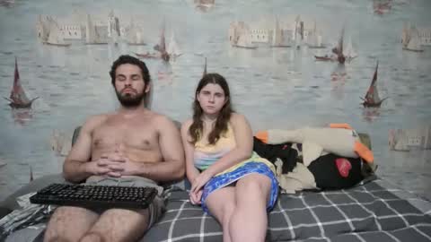 Alex and Sarah online show from November 2025 02:33:01 AM