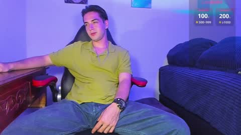 Snapshot of alex_smith0 chatting on December 2024 04:38:01 AM     online show from December 2024 04:38:01 AM