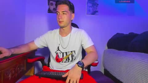 Snapshot of alex_smith0 chatting on February 2025 01:38:01 AM     online show from February 2025 01:38:01 AM