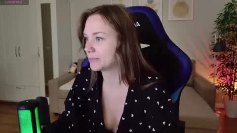 Snapshot of alexa_feels chatting on June 2026 04:22:01 PM Little Duck homie online show from June 2026 04:22:01 PM