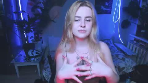 Snapshot of alexa_pirs chatting on October 2025 12:44:02 AM alexa_pirs online show from October 2025 12:44:02 AM