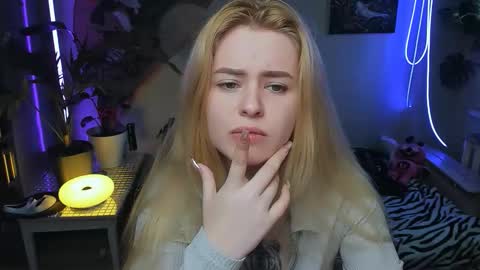 Snapshot of alexa_pirs chatting on November 2025 12:04:01 PM alexa_pirs online show from November 2025 12:04:01 PM