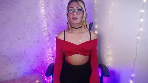 alexaavandercloude online show from April 2026 07:33:01 PM