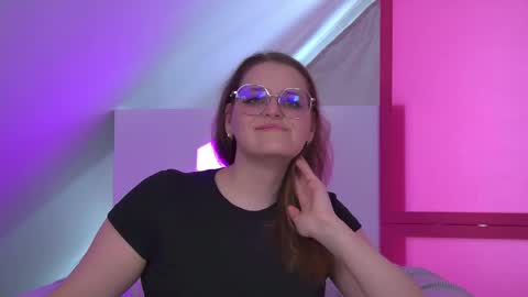 AlexaAvery online show from June 2026 02:33:01 PM