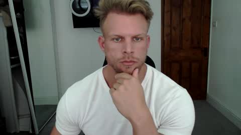 Snapshot of alexandersteelmuscle chatting on April 2026 05:00:01 PM Alexander Steel online show from April 2026 05:00:01 PM