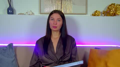 AlexandraBloom online show from September 2025 06:20:01 PM
