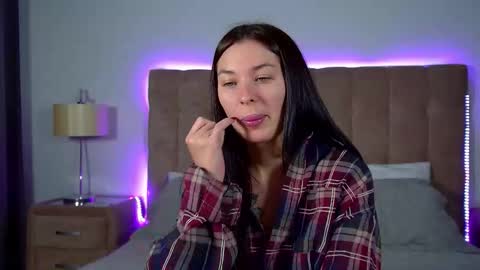 AlexandraBloom online show from November 2025 06:24:02 PM