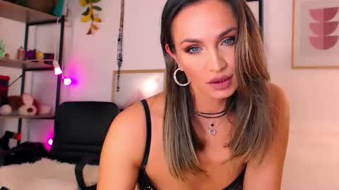 alexandrawooow online show from April 2026 09:38:01 PM