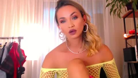 Snapshot of alexandrawooow chatting on June 2026 05:05:01 PM alexandrawooow online show from June 2026 05:05:01 PM