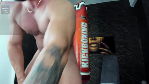 Snapshot of alexhunk09 chatting on December 2024 09:09:01 PM alexmusclegod online show from December 2024 09:09:01 PM