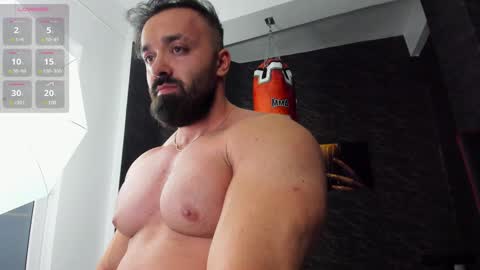 Snapshot of alexhunk09 chatting on January 2025 05:14:01 AM alexmusclegod online show from January 2025 05:14:01 AM