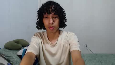 Alexis online show from November 2025 08:22:01 PM