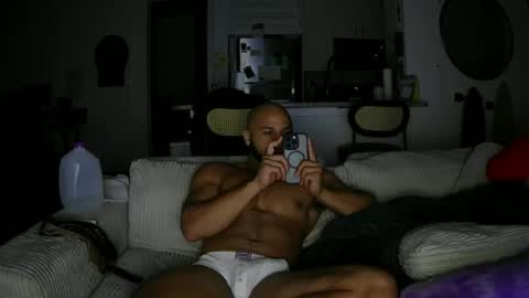 Snapshot of alextbigd chatting on September 2025 05:06:02 AM alextbigd online show from September 2025 05:06:02 AM