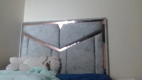 alex y luisa online show from February 2026 04:01:01 PM