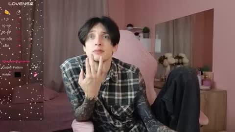 Snapshot of alexxone_ chatting on November 2025 12:07:02 PM Alex online show from November 2025 12:07:02 PM