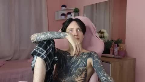 Snapshot of alexxone_ chatting on November 2025 12:40:02 PM Alex online show from November 2025 12:40:02 PM