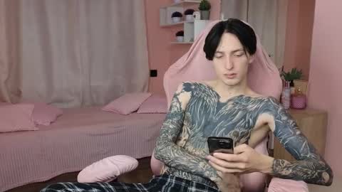 Snapshot of alexxone_ chatting on November 2025 12:17:01 PM Alex online show from November 2025 12:17:01 PM