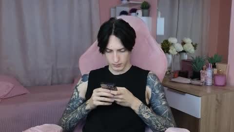 Snapshot of alexxone_ chatting on November 2025 12:27:02 PM Alex online show from November 2025 12:27:02 PM