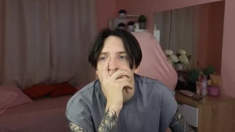 Snapshot of alexxone_ chatting on November 2025 12:05:02 PM Alex online show from November 2025 12:05:02 PM