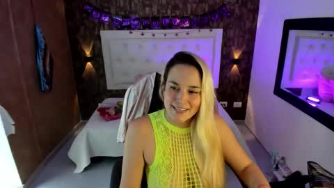 alezzafox__ online show from October 2025 06:52:02 PM