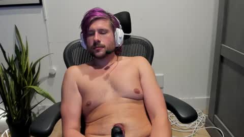 Snapshot of alibastersword chatting on January 2025 03:02:01 AM Luke online show from January 2025 03:02:01 AM