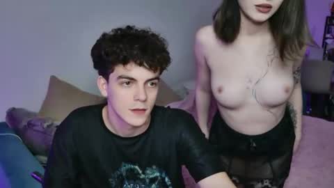 Snapshot of alice118james chatting on October 2025 05:23:02 PM alice and james online show from October 2025 05:23:02 PM