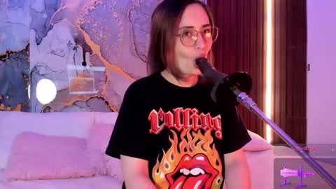 Snapshot of alice_cute77 chatting on October 2025 02:56:01 AM Mey online show from October 2025 02:56:01 AM