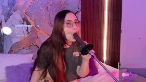 Snapshot of alice_cute77 chatting on December 2025 04:51:02 AM Mey online show from December 2025 04:51:02 AM