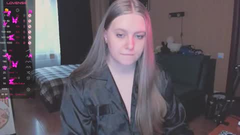 Snapshot of alice_dreamgirl_ chatting on November 2025 12:05:02 PM Alice 3 online show from November 2025 12:05:02 PM