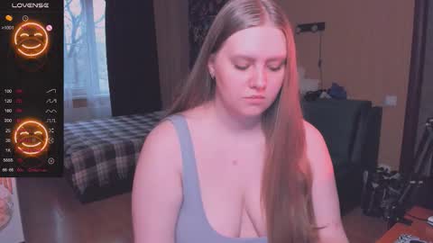 Snapshot of alice_dreamgirl_ chatting on November 2025 12:05:02 PM Alice 3 online show from November 2025 12:05:02 PM