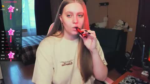 Snapshot of alice_dreamgirl_ chatting on November 2025 12:00:02 PM Alice 3 online show from November 2025 12:00:02 PM