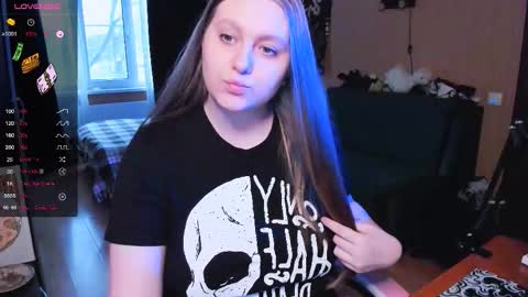 Snapshot of alice_dreamgirl_ chatting on November 2025 12:05:01 PM Alice 3 online show from November 2025 12:05:01 PM