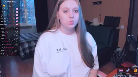 Snapshot of alice_dreamgirl_ chatting on November 2025 01:03:01 PM Alice 3 online show from November 2025 01:03:01 PM