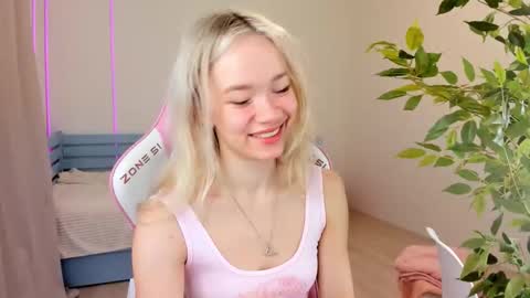 Snapshot of alice_forfun chatting on December 2025 03:37:02 AM Alichery online show from December 2025 03:37:02 AM