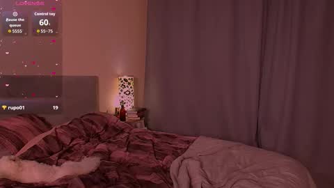 Snapshot of alice_karenina chatting on November 2025 07:13:01 PM Alice online show from November 2025 07:13:01 PM