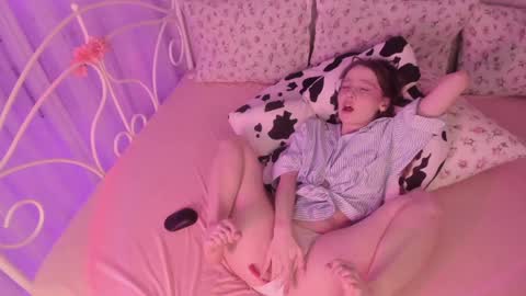 Snapshot of alice_kinky_girl chatting on December 2024 01:10:01 AM Alice online show from December 2024 01:10:01 AM