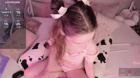 Snapshot of alice_kinky_girl chatting on November 2025 05:45:03 PM Alice online show from November 2025 05:45:03 PM